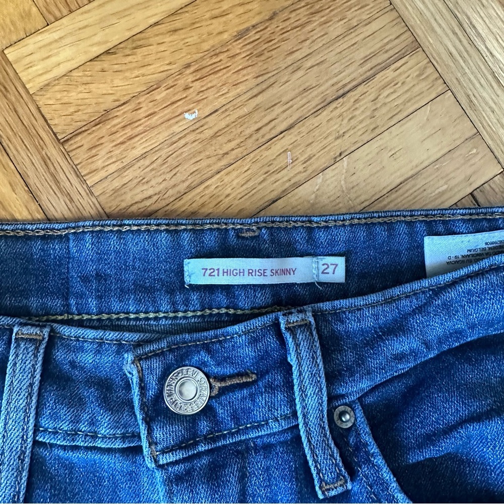 Levi’s 721 High Rise Skinny Dark Wash Distressed size 27 - Picture 2 of 5